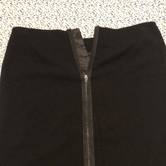 Ellen Tracy Black Pencil Skirt with Back Zipper Size: 10 - Picture 3 of 5